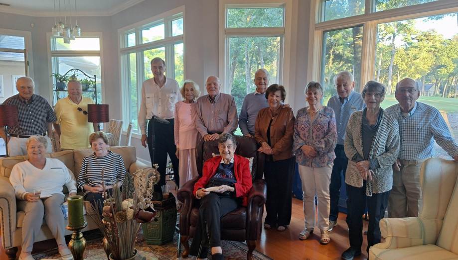 A group of people standing in a room

AI-generated content may be incorrect.